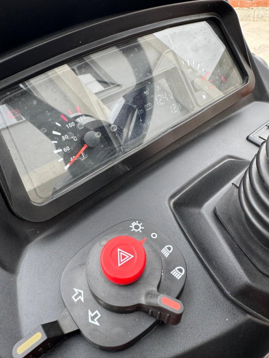 Tractor Hinomoto HM275 – 25 CP, 4×4, transmisie 9+3, PTO 540/980 rpm, motor 3 cilindri diesel [31]