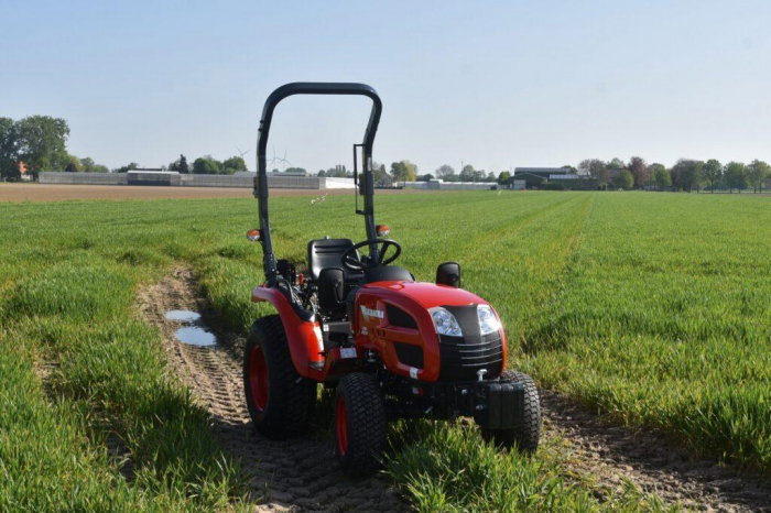 Shibaura SB22m – Tractor compact japonez 21 CP, PTO spate/intermediar, ridicare 650 kg, 4x4, transmisie mecanică 6+2 [5]