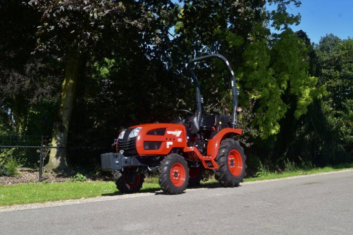 Shibaura SB25h – Tractor compact japonez 24 CP, transmisie hidrostatică, PTO 540/960, PTO intermediar, ridicare 650 kg [7]