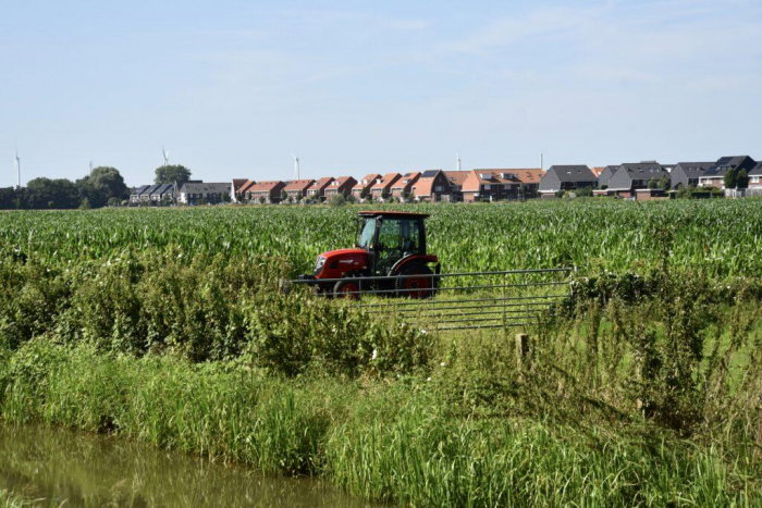 Shibaura SB36hc – Tractor compact 35 CP, cabină A/C, HST 3 game, PTO 540/750, 4 supape hidraulice, 1500 kg ridicare [2]