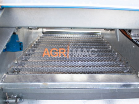 KA105 – Mașină curățat plaje tractabilă, 105 cm, sită vibratoare, PTO tractor 24–30 CP [11]