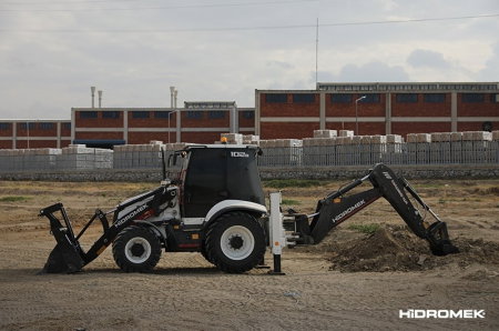 Buldoexcavator Hidromek HMK 102 B Alpha – 75 CP, 9.24T, diesel performant [3]