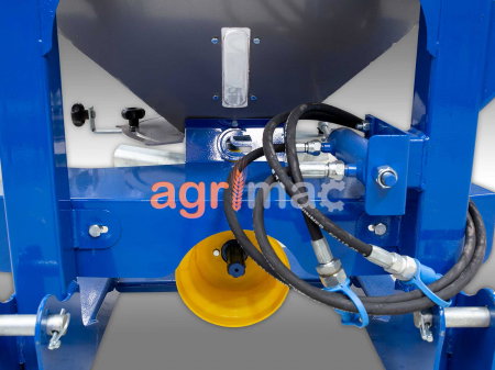 Distribuitor de îngrășăminte și sărăriță L800M – 800L, 18-20m [11]