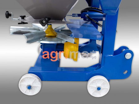 Distribuitor de îngrășăminte hidraulic și sărăriță L600H – 600L, 18-20m [9]