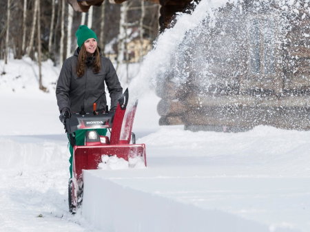 Freza de zăpadă Honda HSS 760A EW cu motor GX200 5.6 CP și transmisie hidrostatică [2]