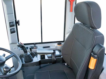LD23 Cab – Încărcător frontal articulat 4×4, motor 75 CP, cabină climatizată, 2300 kg sarcină, cupă 2050 mm [21]