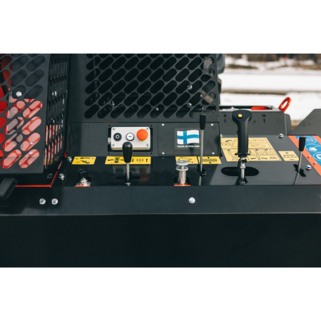 Japa 395 E – linie tăiere-despicare electrică cu motor 10 kW și pană 12,5 tone [9]