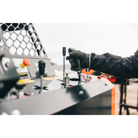 Japa 395 E – linie tăiere-despicare electrică cu motor 10 kW și pană 12,5 tone [5]