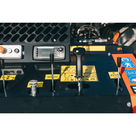 Japa 405 TRE – Linie tăiere & despicare lemn cu motor 10 kW + PTO tractor, Perfect Split™ & Clean™, 12,5 tone [21]