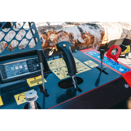 Japa 405 TR – Linie profesională la cardan tractor 10 kW pentru tăiere & despicare (12,5 tone), buștean 40 cm diametru [17]