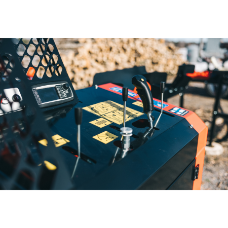 Japa 405 TR – Linie profesională la cardan tractor 10 kW pentru tăiere & despicare (12,5 tone), buștean 40 cm diametru [23]