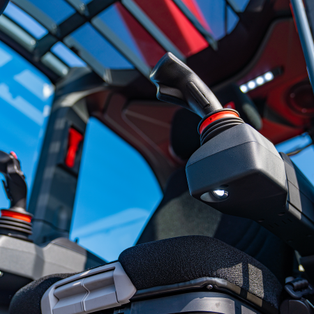 Magni RTH 6.22 – Încărcător Telescopic Tip Manitou, 22 m, 6T, Stabilizatori Foarfecă, Cabină High-Tech [9]