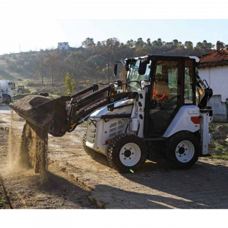 Mini Buldoexcavator cu roti Hidromek, 5 tone, motor Kubota 65 cp, AC, HMK 62 SS [1]