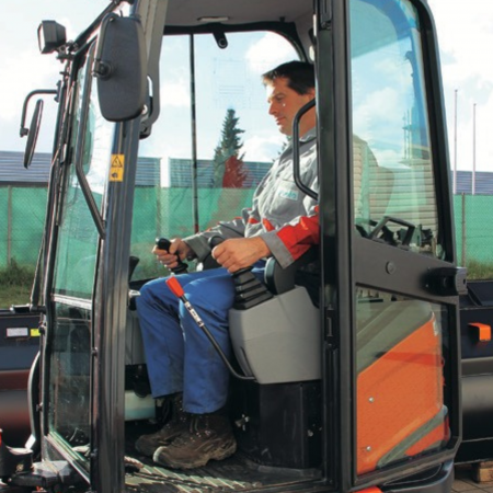 Miniexcavator Kubota U27-4 – 21 CP, 2.6T, diesel compact [1]