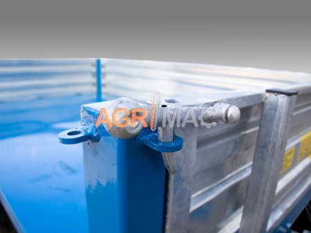 Remorcă agricolă MT3000-3H – 3000 kg, basculare hidraulică triplă, frâne ADR [4]