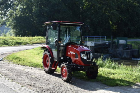 Shibaura SB50hc – Tractor compact 48 CP cu cabină, HST 3 game, PTO 540/750, 4 supape hidraulice, aer condiționat și LED [2]