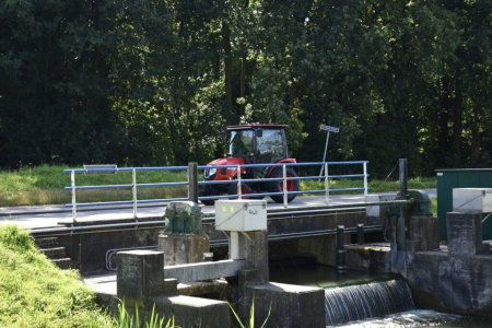 Shibaura SB50hc – Tractor compact 48 CP cu cabină, HST 3 game, PTO 540/750, 4 supape hidraulice, aer condiționat și LED [1]