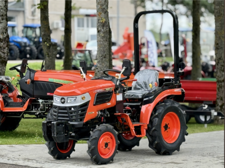 Tractor compact Hinomoto HM3020 – 20 CP, 4x4, PTO 540/1000 rpm, motor 3 cilindri diesel [1]