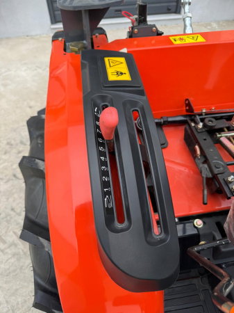 Tractor Hinomoto HM275 – 25 CP, 4×4, transmisie 9+3, PTO 540/980 rpm, motor 3 cilindri diesel [17]