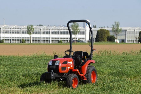 Shibaura SB22m – Tractor compact japonez 21 CP, PTO spate/intermediar, ridicare 650 kg, 4x4, transmisie mecanică 6+2 [3]