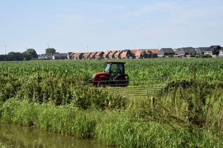 Shibaura SB36hc – Tractor compact 35 CP, cabină A/C, HST 3 game, PTO 540/750, 4 supape hidraulice, 1500 kg ridicare [1]