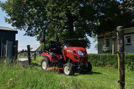 Shibaura SX25 – Tractor sub‑compact 24,5 CP, transmisie hidrostatică, PTO față/spate, direcție asistată [9]