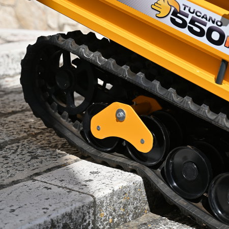 Transportor senilat Colmac Tucano 550M – 500 kg, motor Honda 6 CP, transmisie hidraulică – Fabricat în Italia, disponibil la Uneltisimo.ro [6]