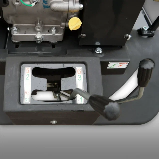 Transportor senilat  cu motor Briggs&Stratton de 9 CP Jansen RD-300 [2]