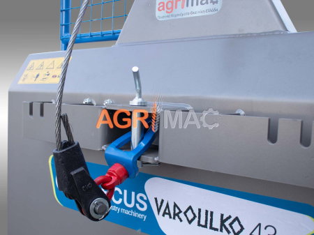 Troliu forestier VAROULKO 43, 4300 kg, cablu 50 m, PTO [9]