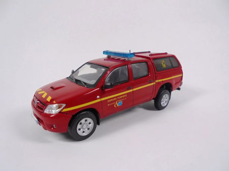 Macheta masina pompieri Toyota Hilux, scara 1:43