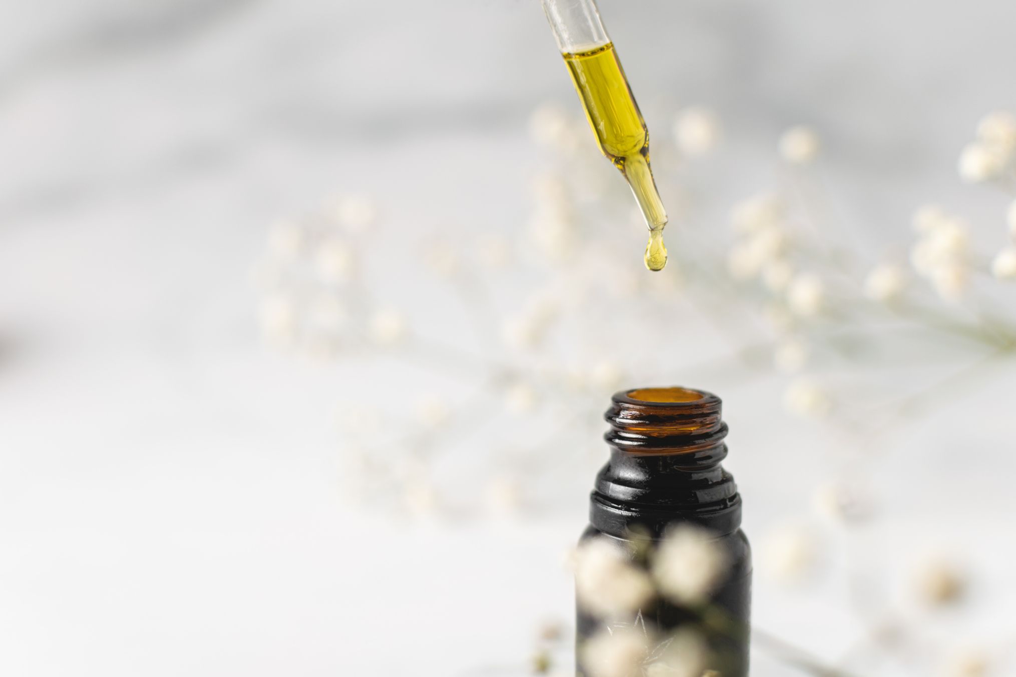 2. CBD pentru anxietate - care sunt beneficiile uleiului de canabis impotriva anxietatii - sticluta, picatura