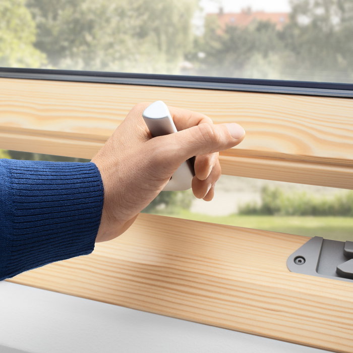 fereastra-mansarda-velux-gpl-3068-confort-plus-operare-jos-panoramic.jpg [8]
