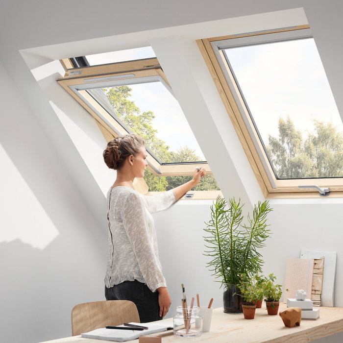 fereastra-mansarda-velux-gll-1061b-geam-triplu-operare-de-jos.jpg [1]