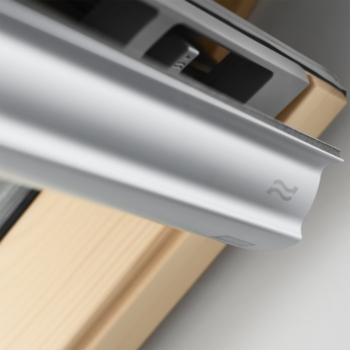 fereastra-mansarda-velux-gzl-1051-basic-operare-de-sus-ventilare.jpg [10]