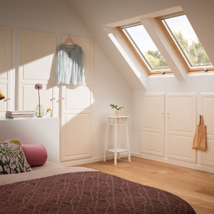 fereastra-mansarda-velux-gzl-1051b-operare-de-jos-parapet-inalt.jpg [10]