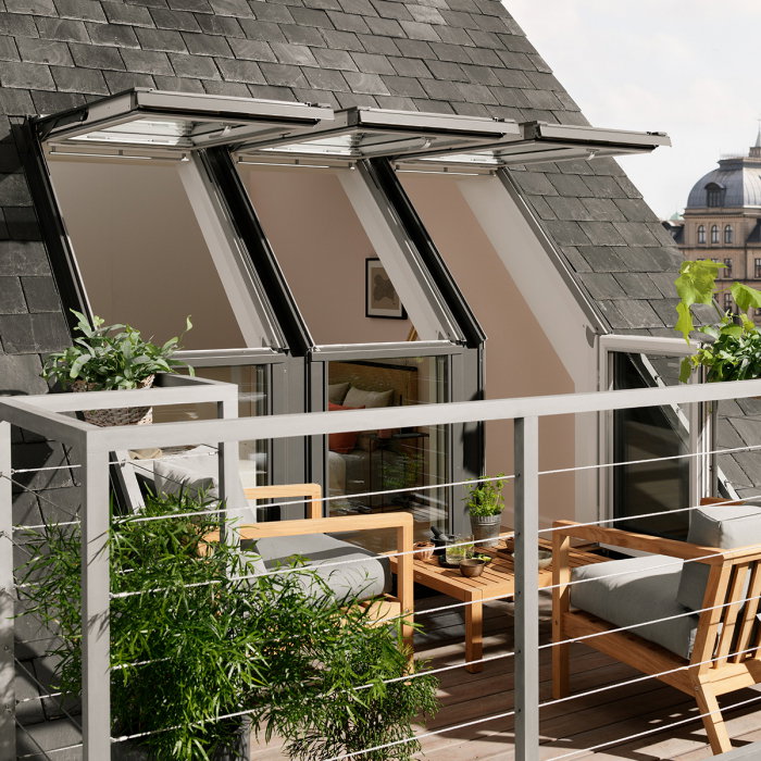 fereastra-mansarda-velux-gel-vea-3065-acces-terasa-usa-exterior.jpg [2]