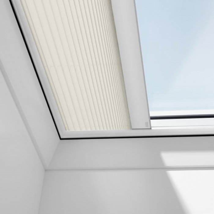 rulou-plisat-semi-transparent-electric-velux-terasa.jpg [3]