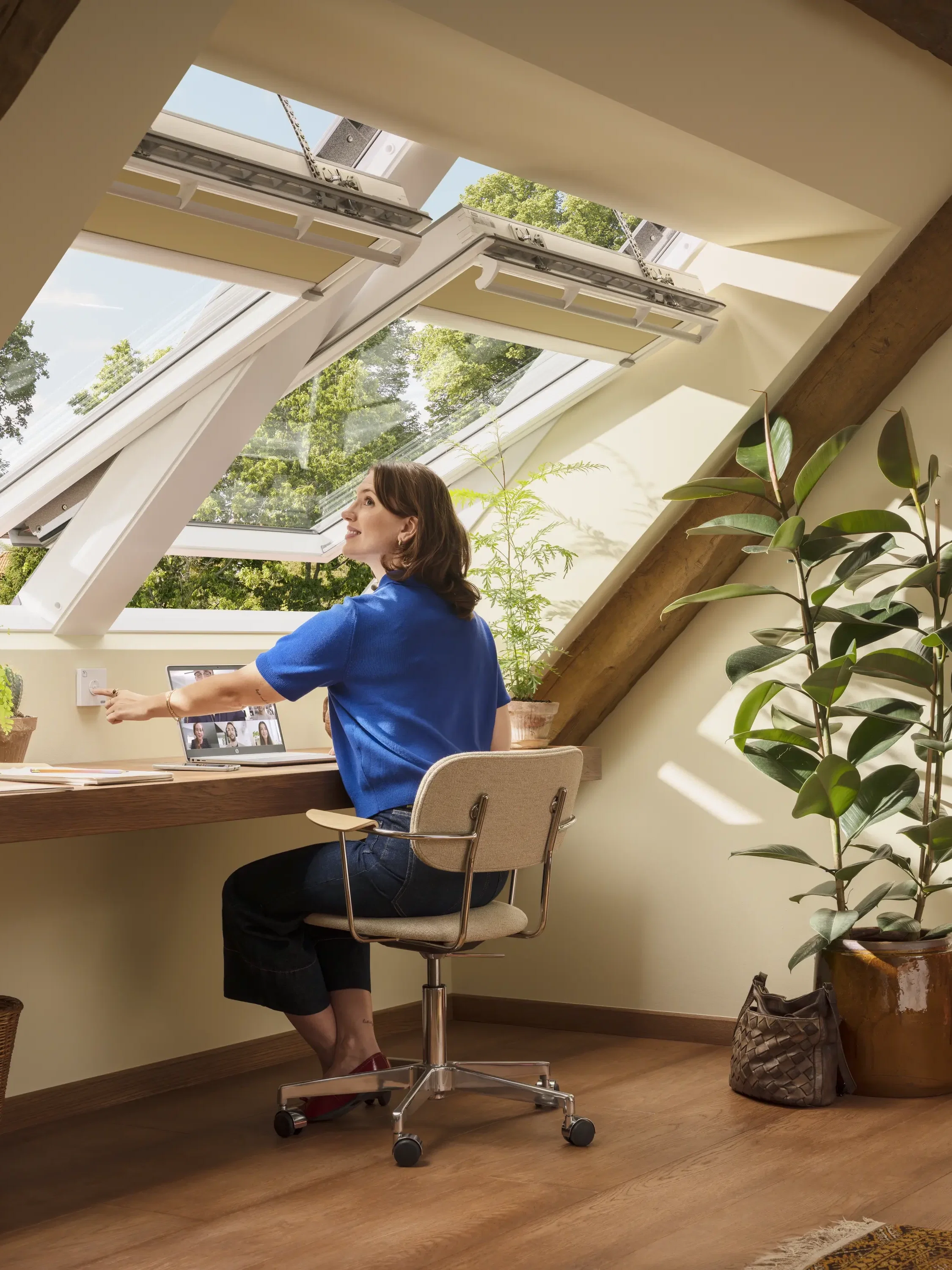 Ferestre  mansarda Velux - fereastra-mansarda-electrica-velux-confort-glu-106430-senzor-ploaie.jpg