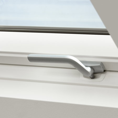 fereastra-mansarda-velux-glu-0061b-vârf-gamă-poliuretan-geam-triplu-operare-jos.jpg [3]