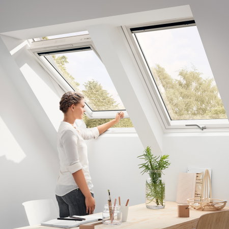 Ferestre de Mansardă VELUX - Gama Basic - fereastra-mansarda-velux-glu-0051b-poliuretan-operare-de-jos-parapet-inalt.jpg