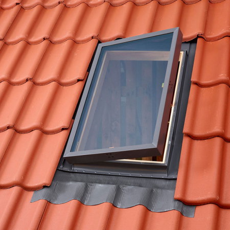Ferestre  mansarda Velux - Fereastră acces pod nelocuit VELUX VLT - Model Economic din Lemn