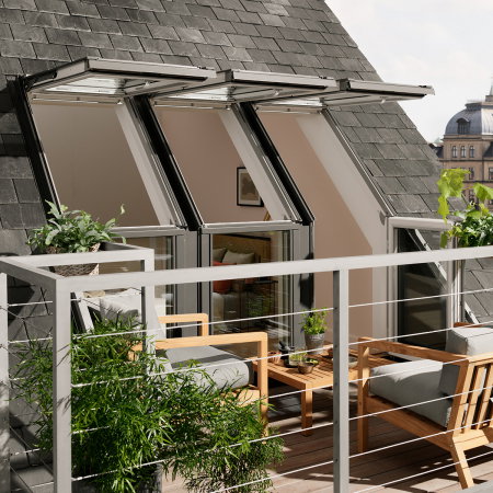 fereastra-mansarda-velux-gel-vea-3065-acces-terasa-usa-exterior.jpg [1]