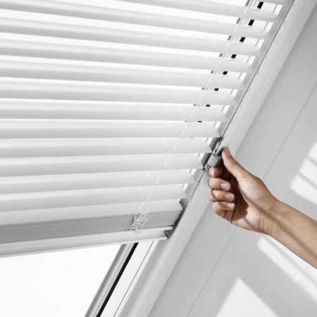 jaluzele-venetiene-velux-aluminiu.jpg [3]