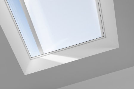 Accesorii Originale VELUX - Rulouri, Rame de Etanșare și Sisteme de Control - rulou-parasolar-velux-acoperis-terasa.jpg