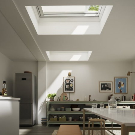 Accesorii Originale VELUX - Rulouri, Rame de Etanșare și Sisteme de Control - rulou-parasolar-acționare-solara-generatie-noua-velux-terasa.jpg