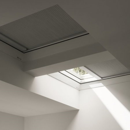 Accesorii Originale VELUX - Rulouri, Rame de Etanșare și Sisteme de Control - rulou-plisat-opac-blackout-velux-terasa-solar-electric.jpg