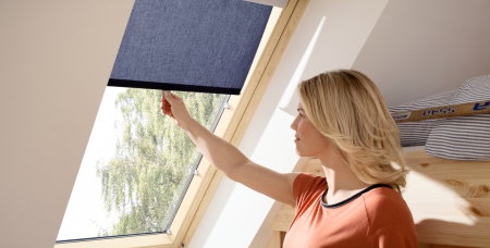 rulou-semi-transparent-cu-carlige-velux-rhl-3-pozitii.jpg [3]