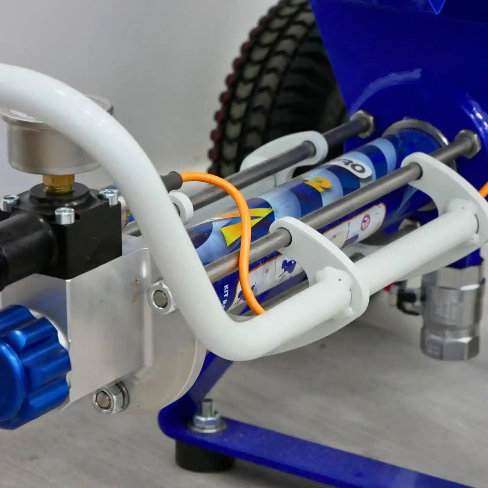 Pompa de glet, airless, Minijet 120 cu Malaxor de glet Mixpro 70 [17]
