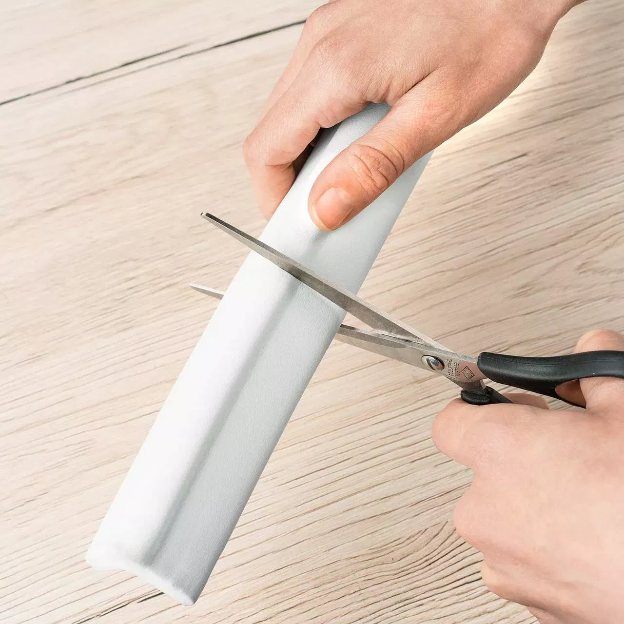 Banda protectie colturi mobilier alba [3]