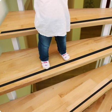 Camera Copilului - Banda antialunecare autoadeziva, 5m REER 80135